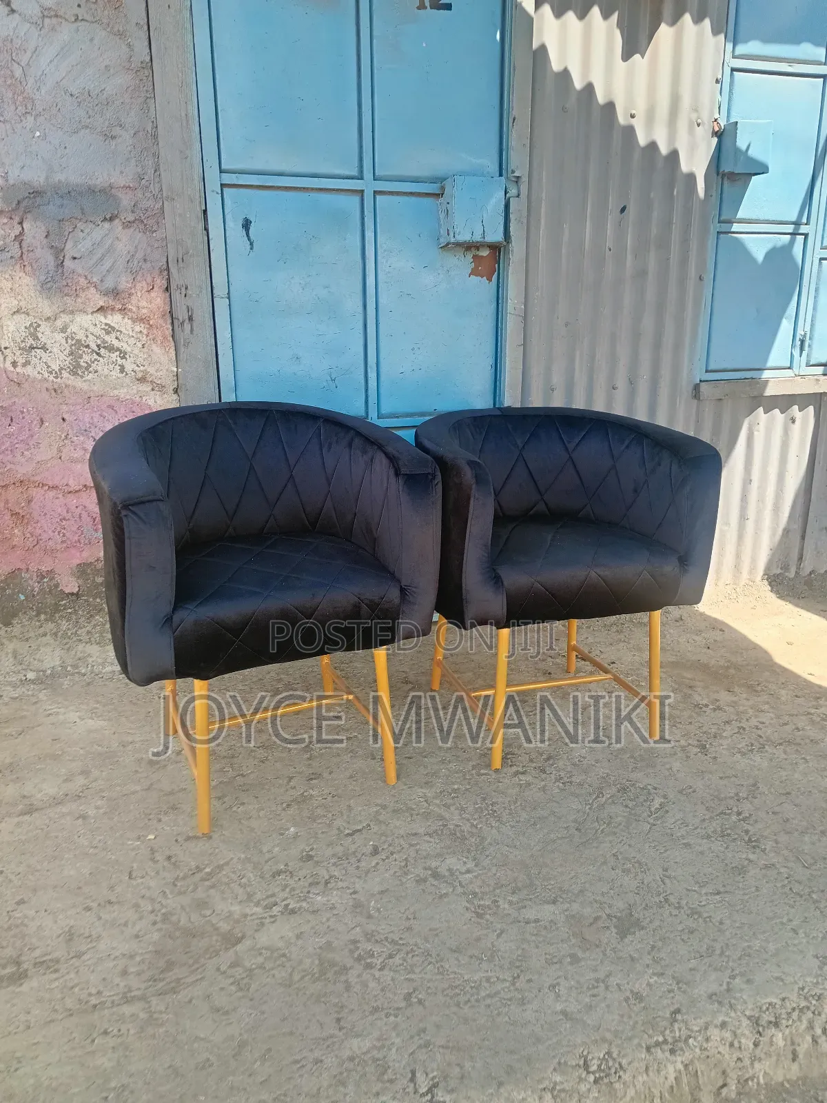 Stylish Seats, Black Velvet and Gold 