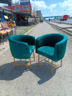 Manicure Green Seats,.... ,,