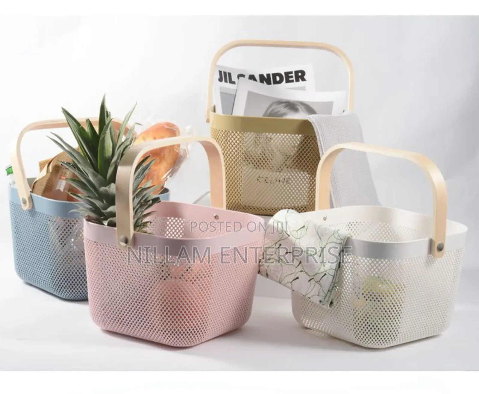 *Portable Plastic Storage Basket