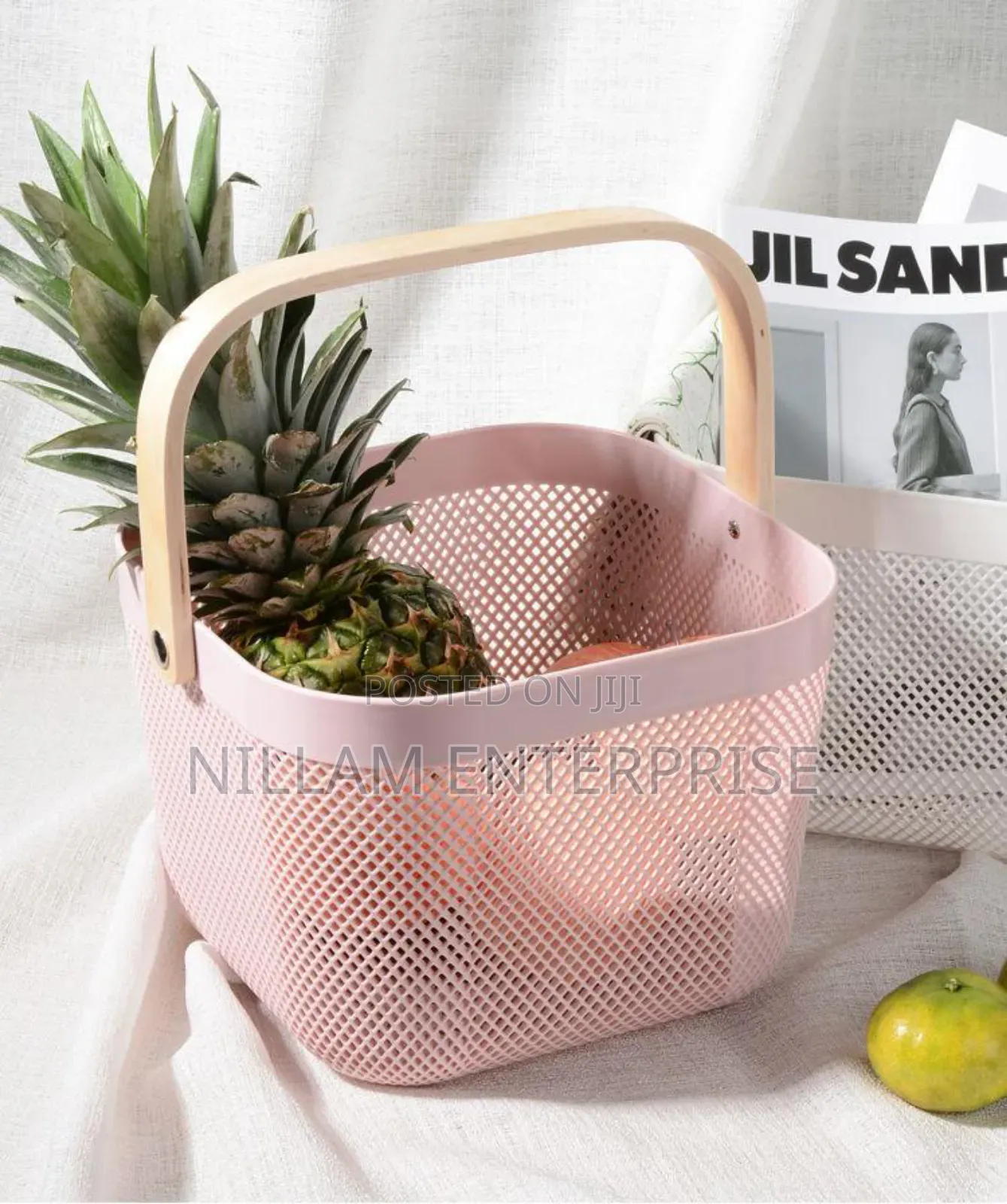 *Portable Plastic Storage Basket