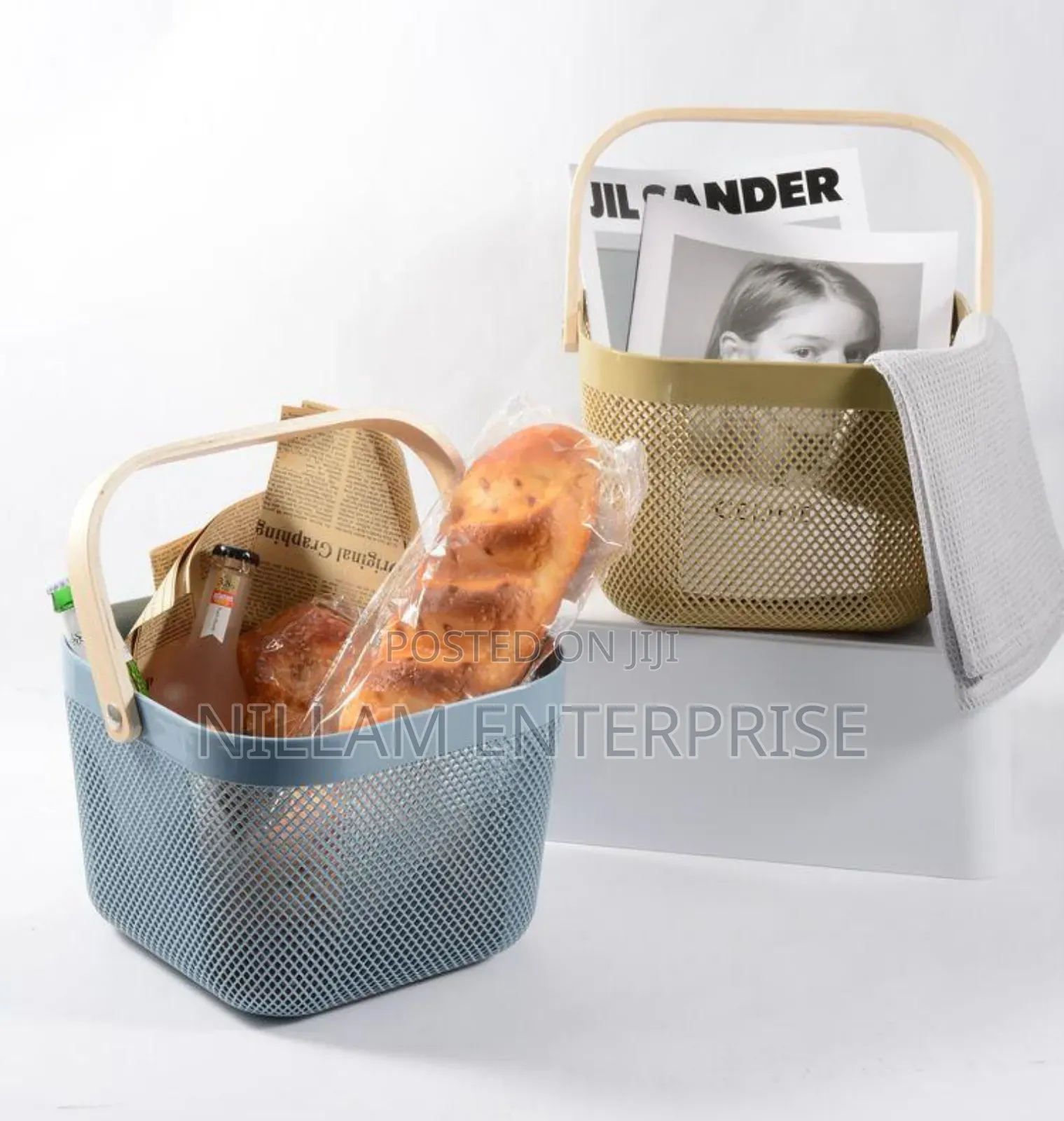 *Portable Plastic Storage Basket
