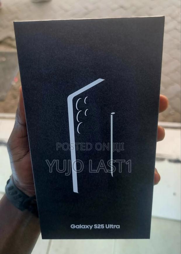 New Samsung Galaxy S25 Ultra 256 GB Silver - main view