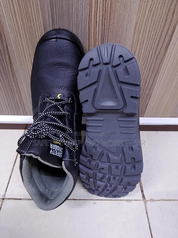 Superior Work Footwear