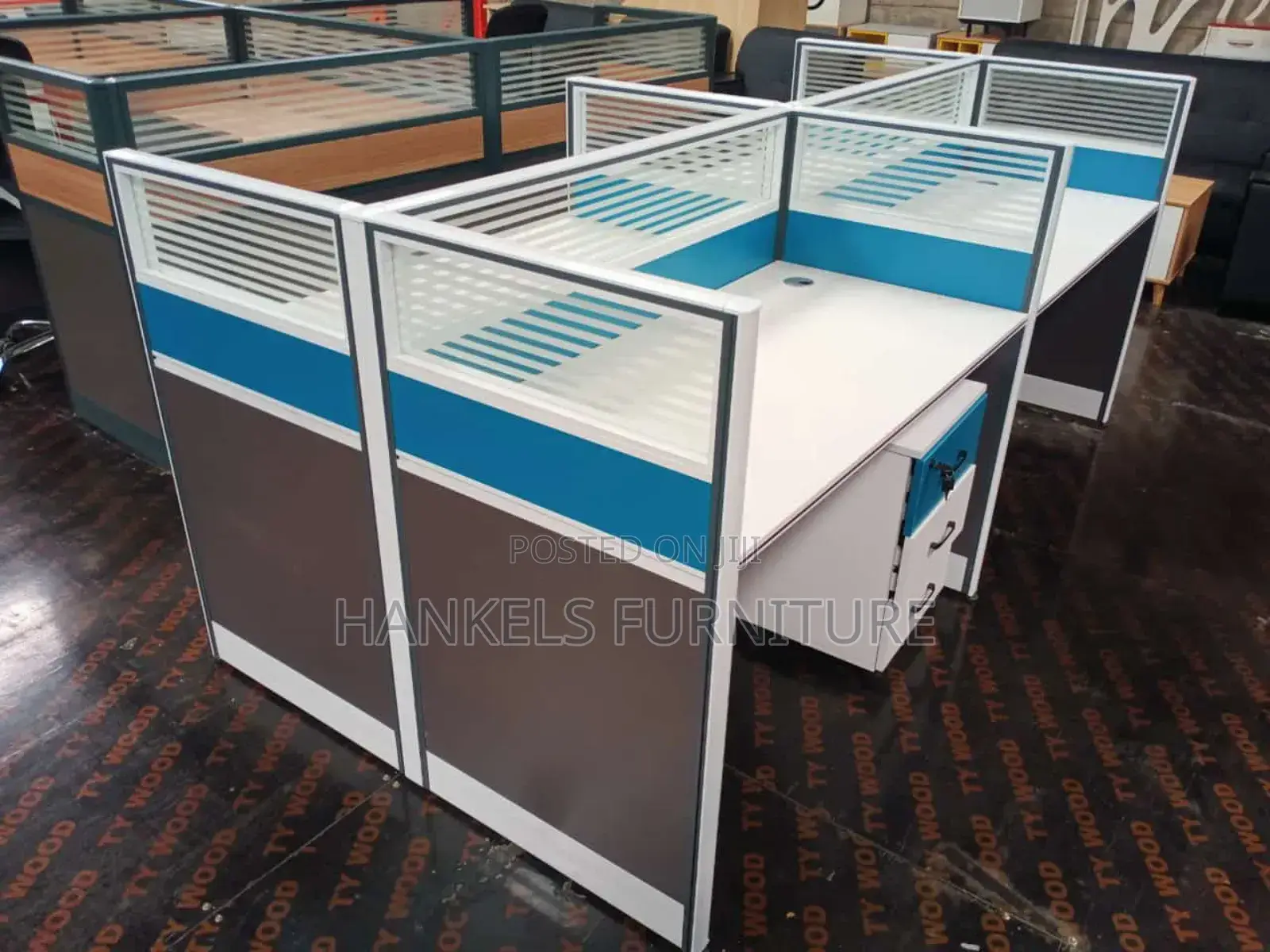 Modern Stylish 4 Way Workstation
