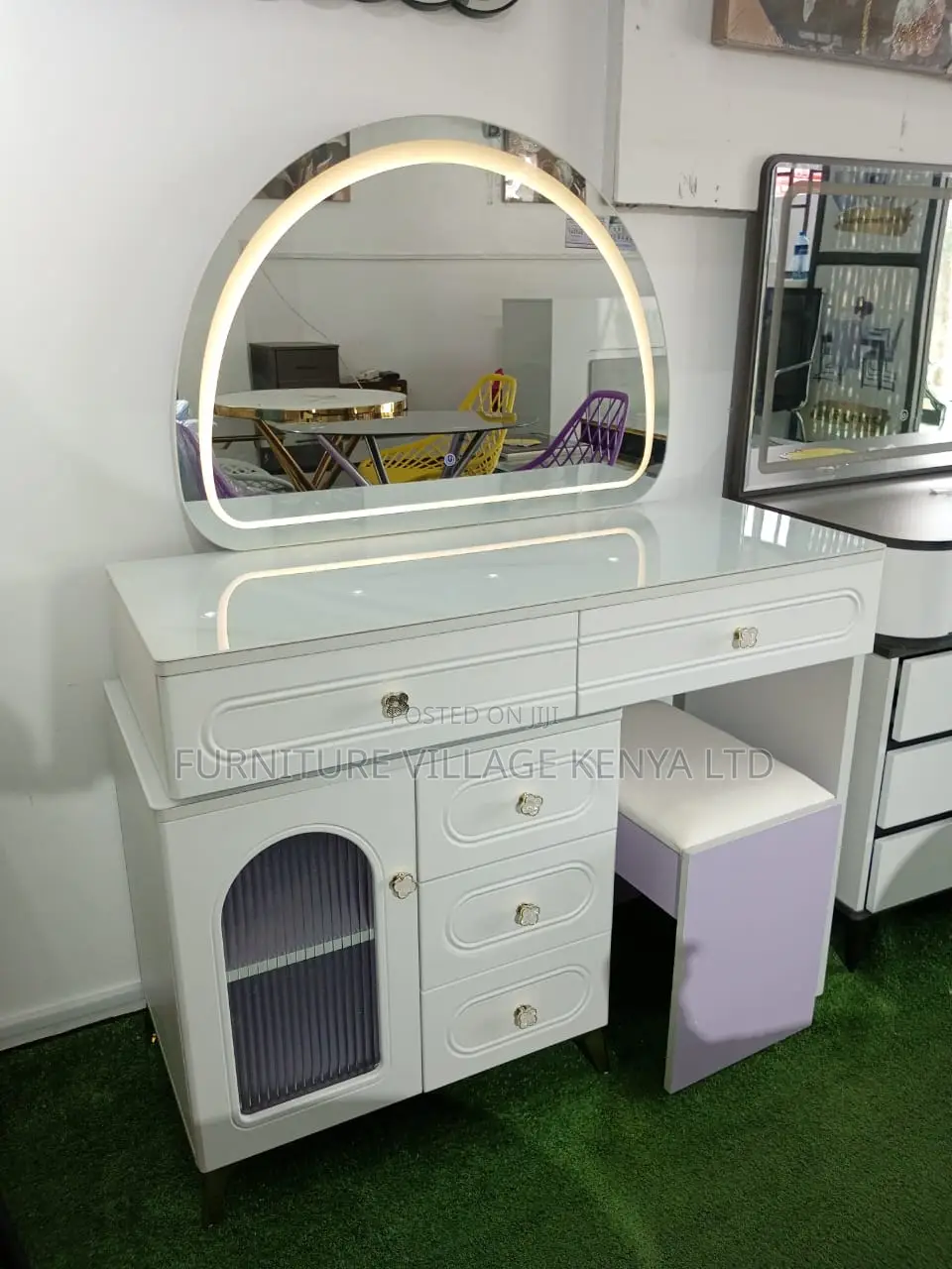 Dressing Tables; Queen's Modern Bedroom Make-Up Table