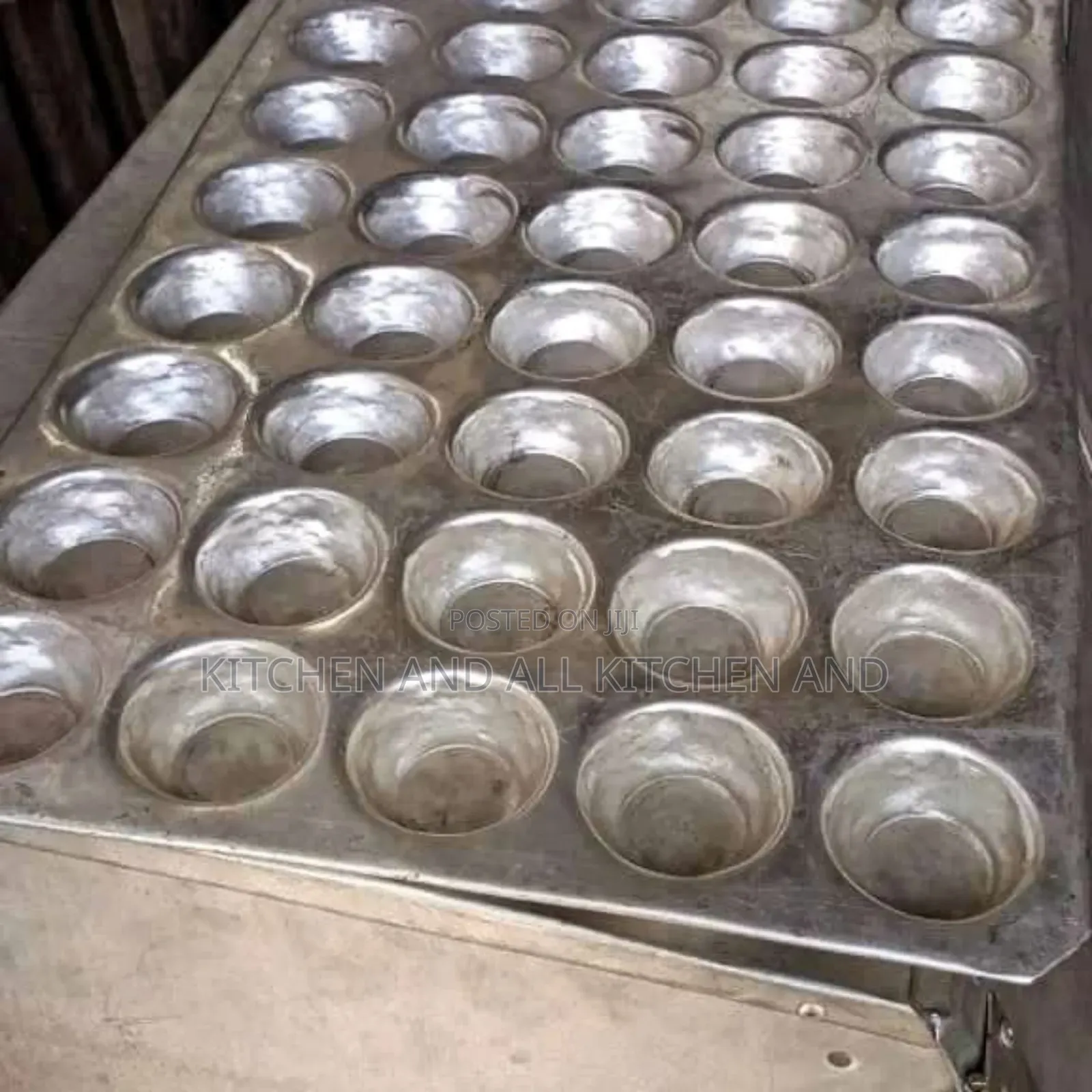 Queen Cake Baking Trays