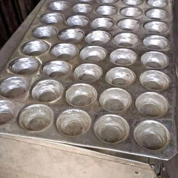 Queen Cake Baking Trays