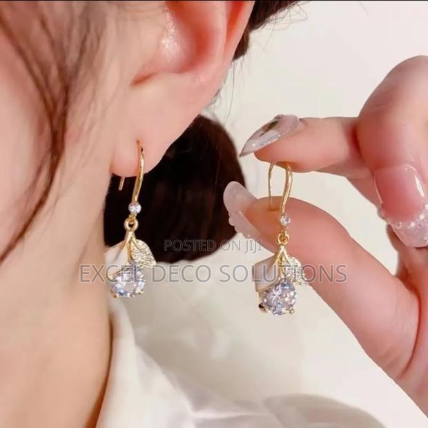 Sweet and Versatile Earring - thumbnail 2