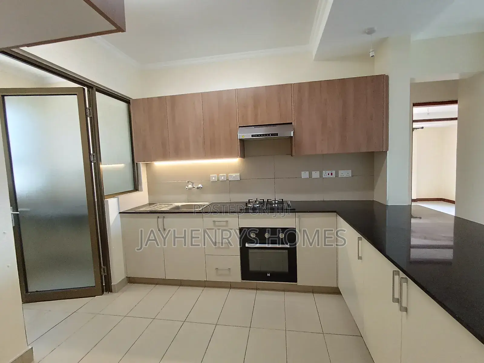 3bdrm Apartment in Roysambu for sale