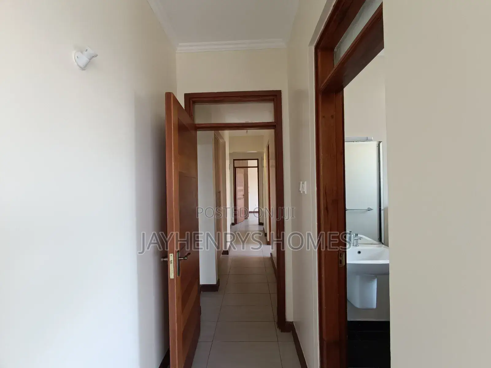 3bdrm Apartment in Roysambu for sale