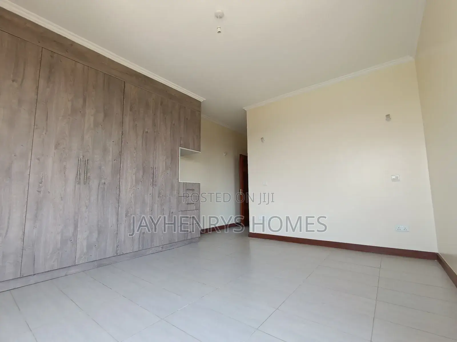 3bdrm Apartment in Roysambu for sale