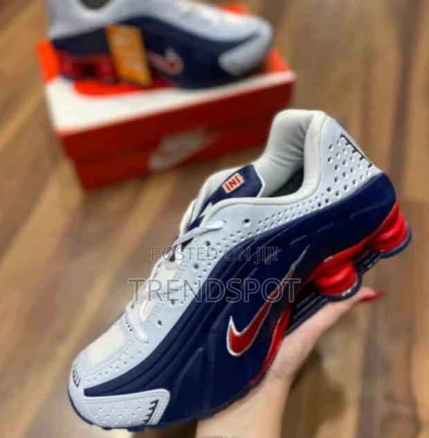 Nike Shox R4 White Red
Blue Size 39_______45. - main view