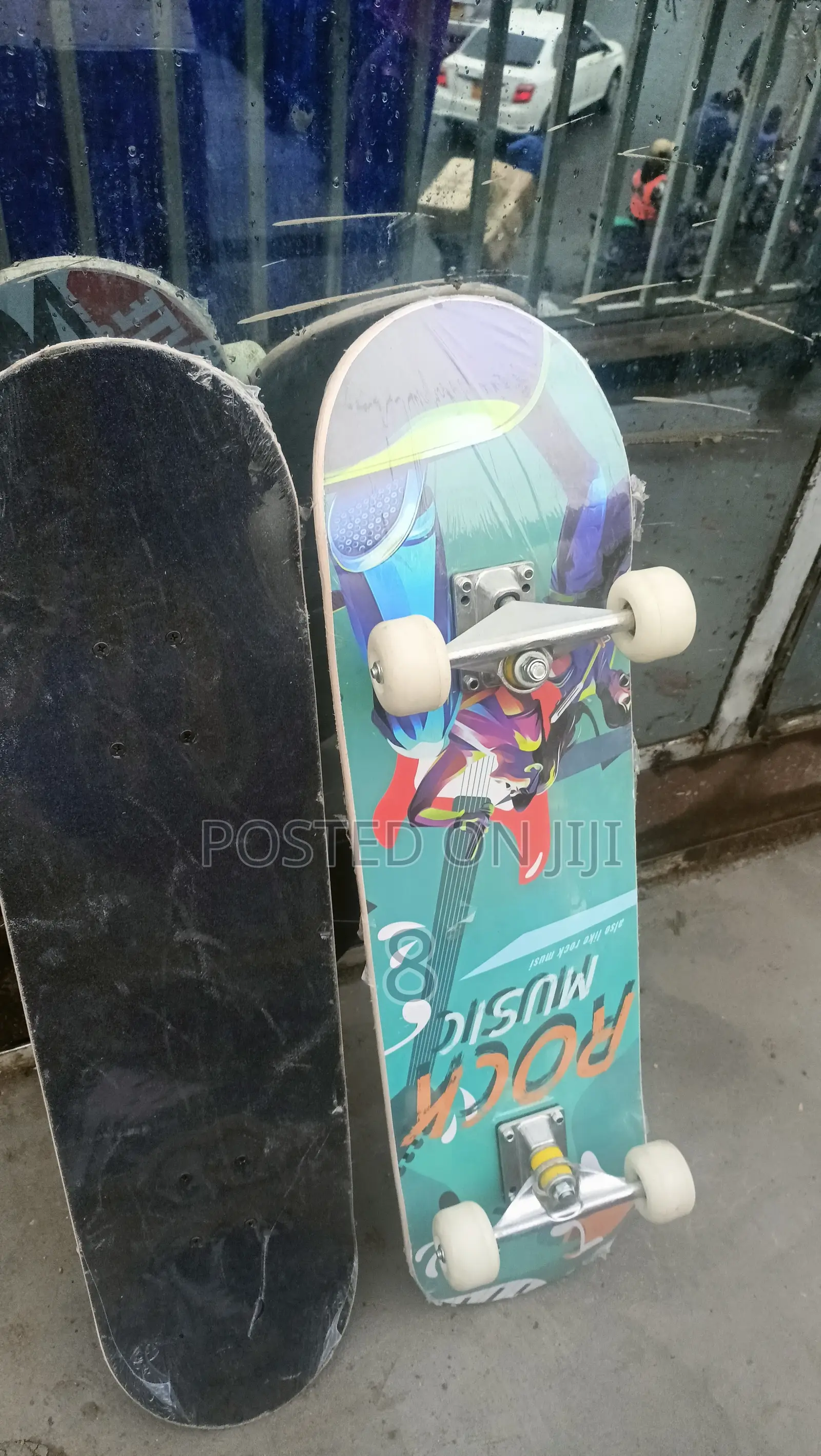Stylish Adult Skateboard – Designed for Effortless Riding