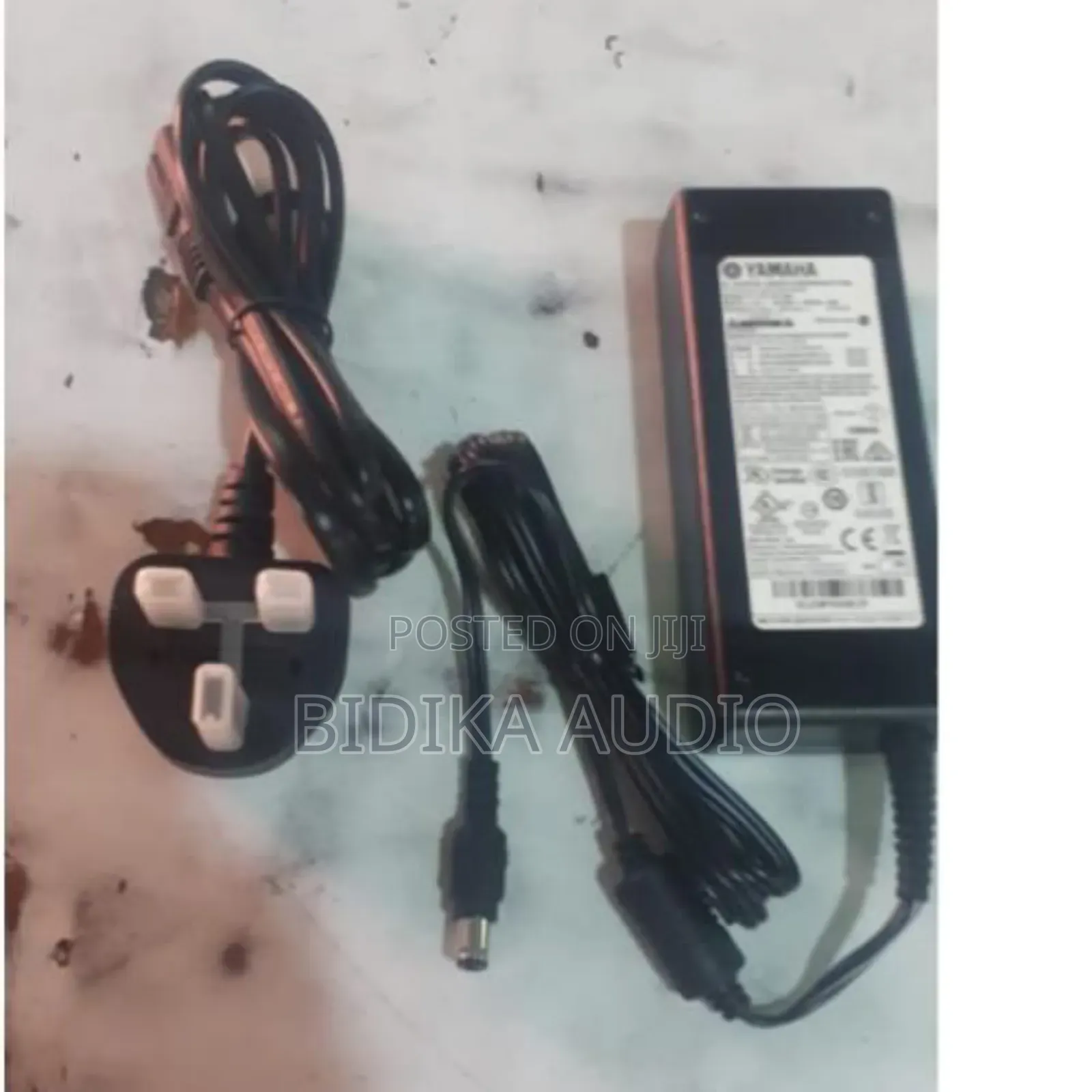 Yamaha Keyboard Power Adapter PA-300C 16V.