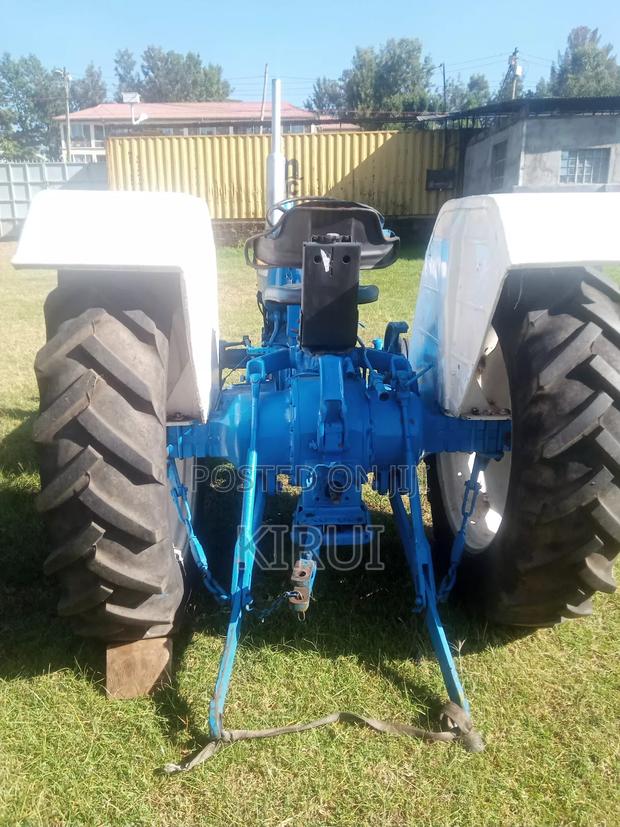Ford 4600 Tractor - thumbnail 3