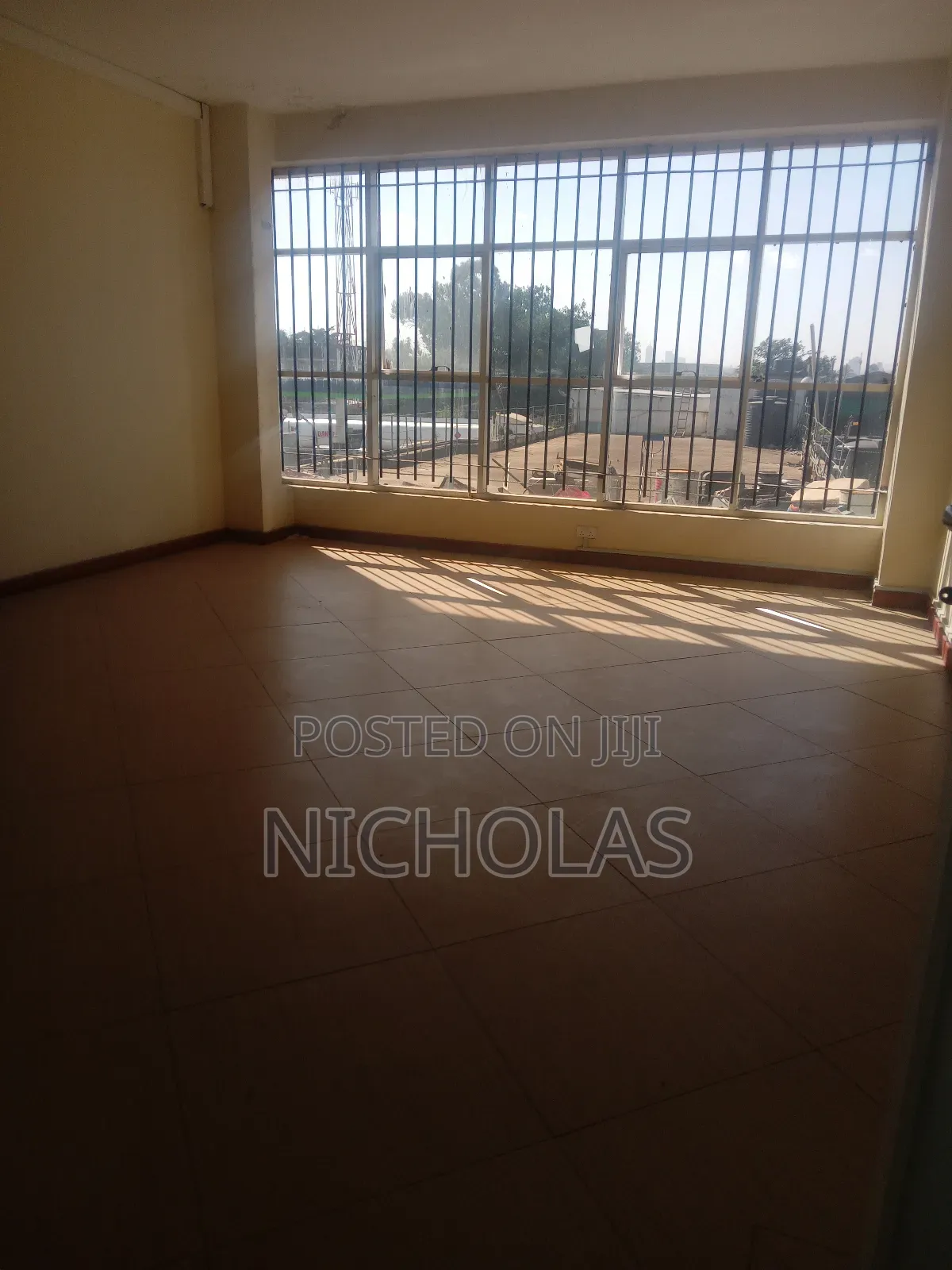 Showrooms, Warehouse and Offices Tolet