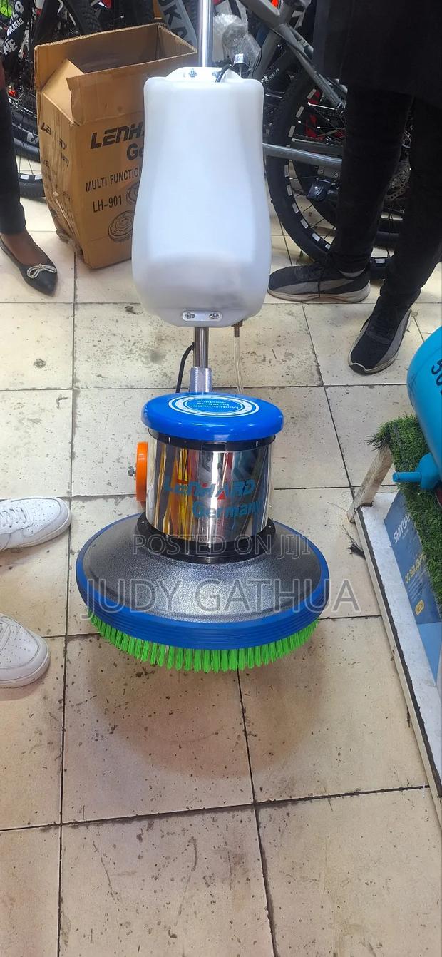 Commercial Floor Scrumber - thumbnail 2