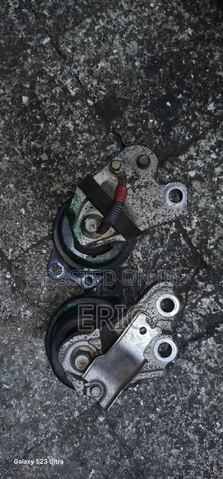 Honda Fit 2013 Ingine Mounting