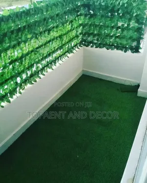 Balcony Garden Artificial Grass Carpets and Privacy Fence