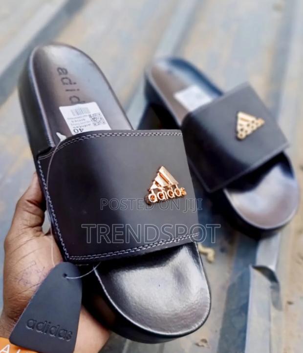 Adidas Sandal  OG
Quality  
Sizes (39-45)