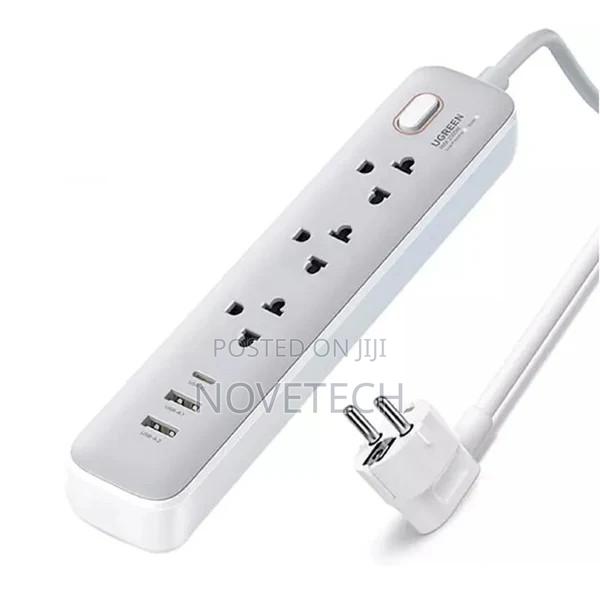 UGREEN 30W 3AC Power Strip With Master Switch 2A1C Extension