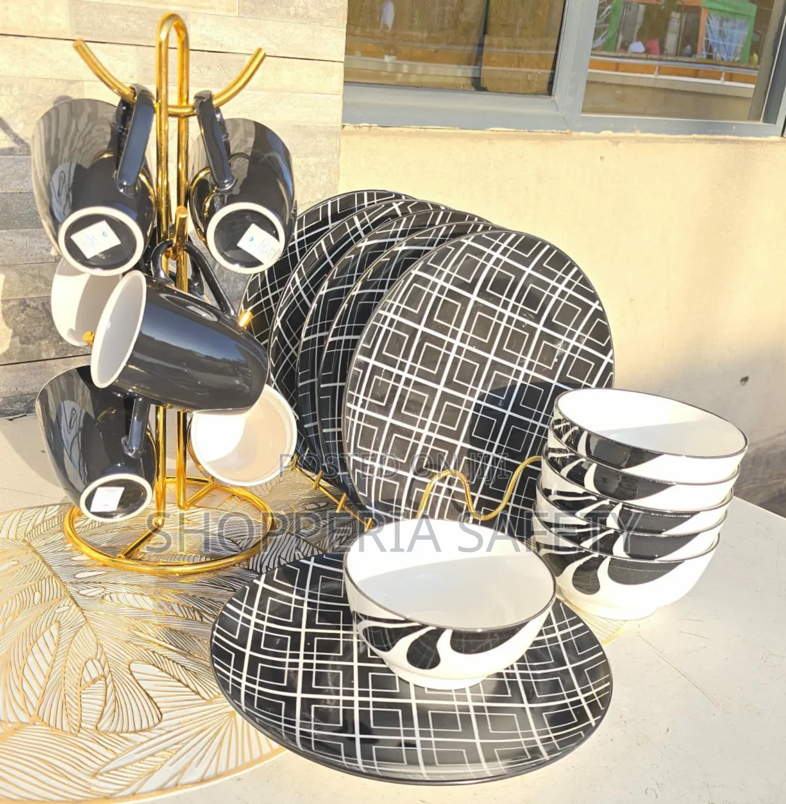 18 PCS Black and White Dinnerset