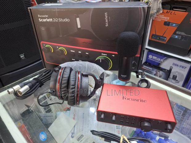 Focusrite Scarlet 2i2 Bundle 4th Generation