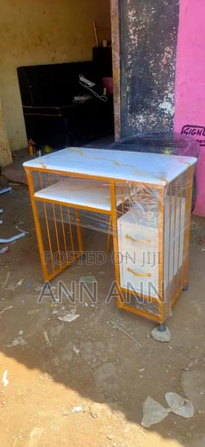 Salon Manicure Table - main view