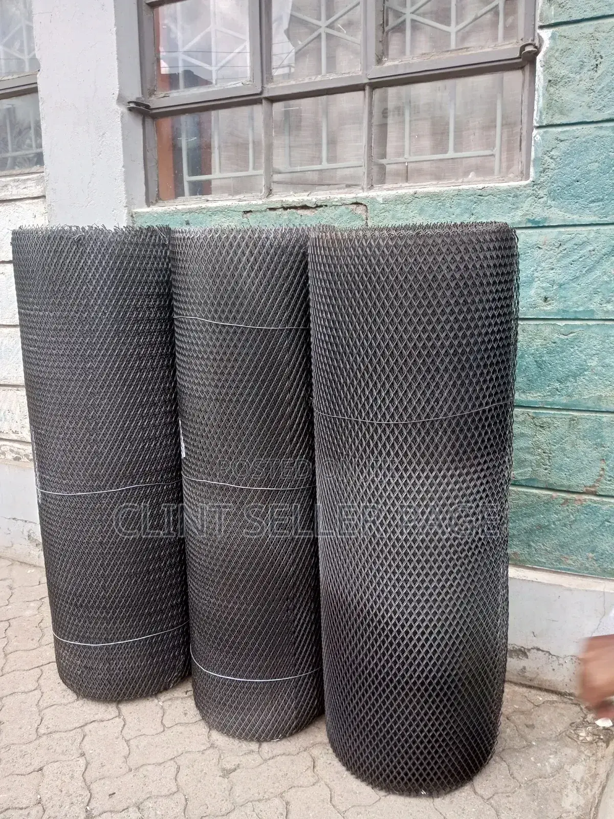 Expandable Metal Mesh.