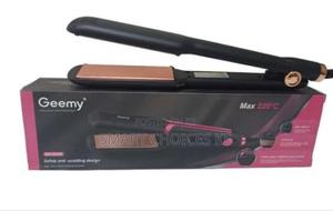 Geemy Proffesional Flat Iron With Water-Based Ceramic - main view