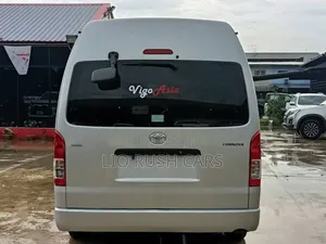 Toyota HiAce 2018 Silver