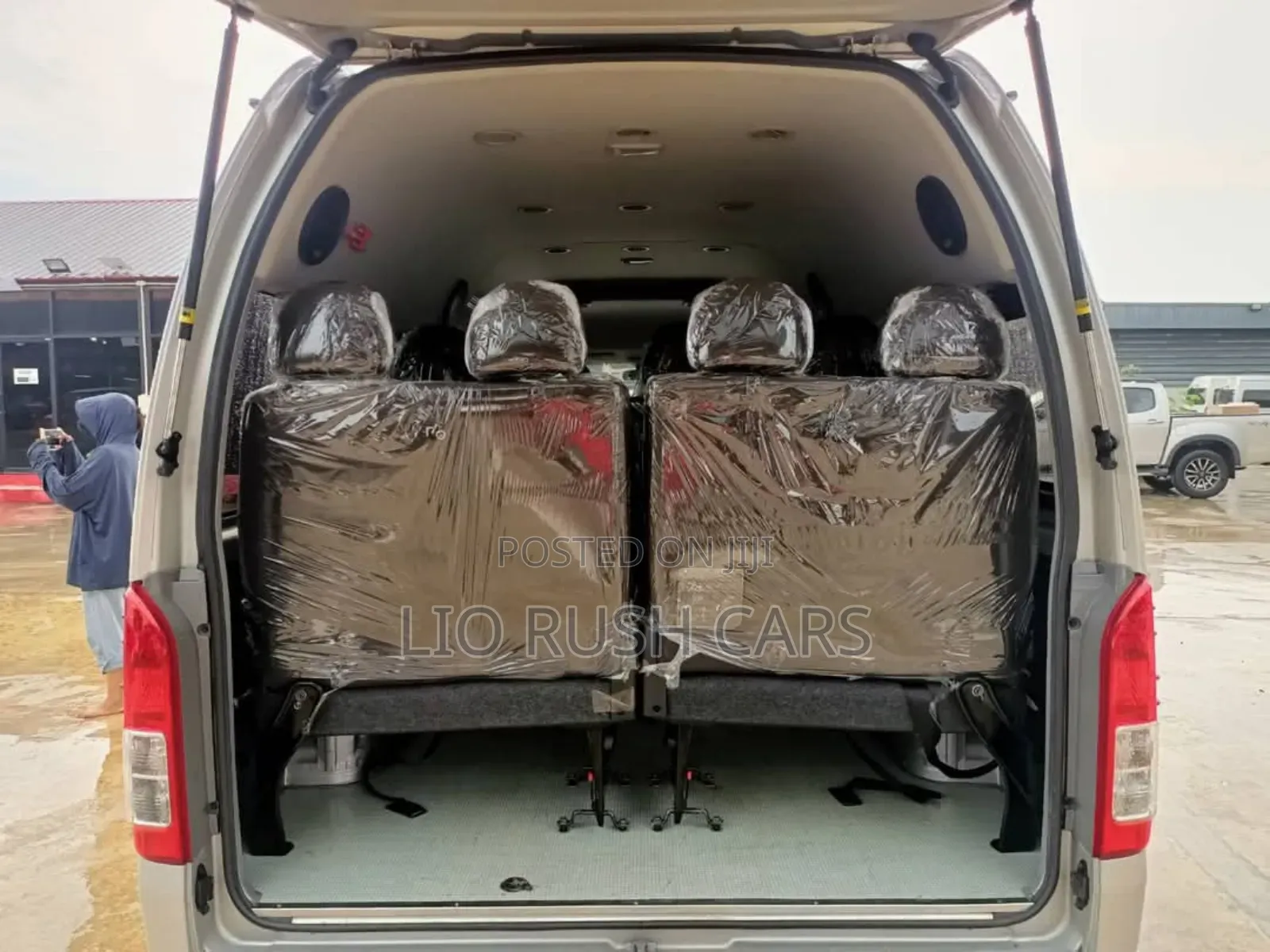 Toyota HiAce 2018 Silver