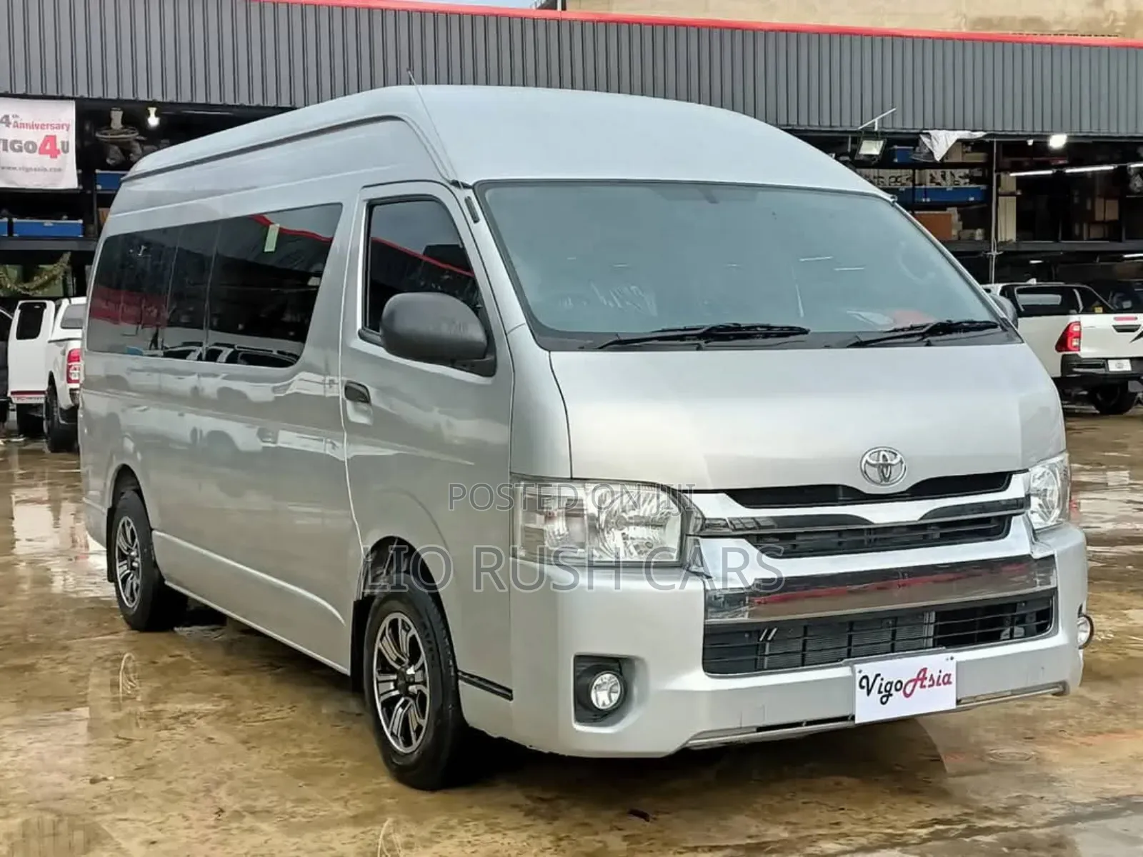 Toyota HiAce 2018 Silver