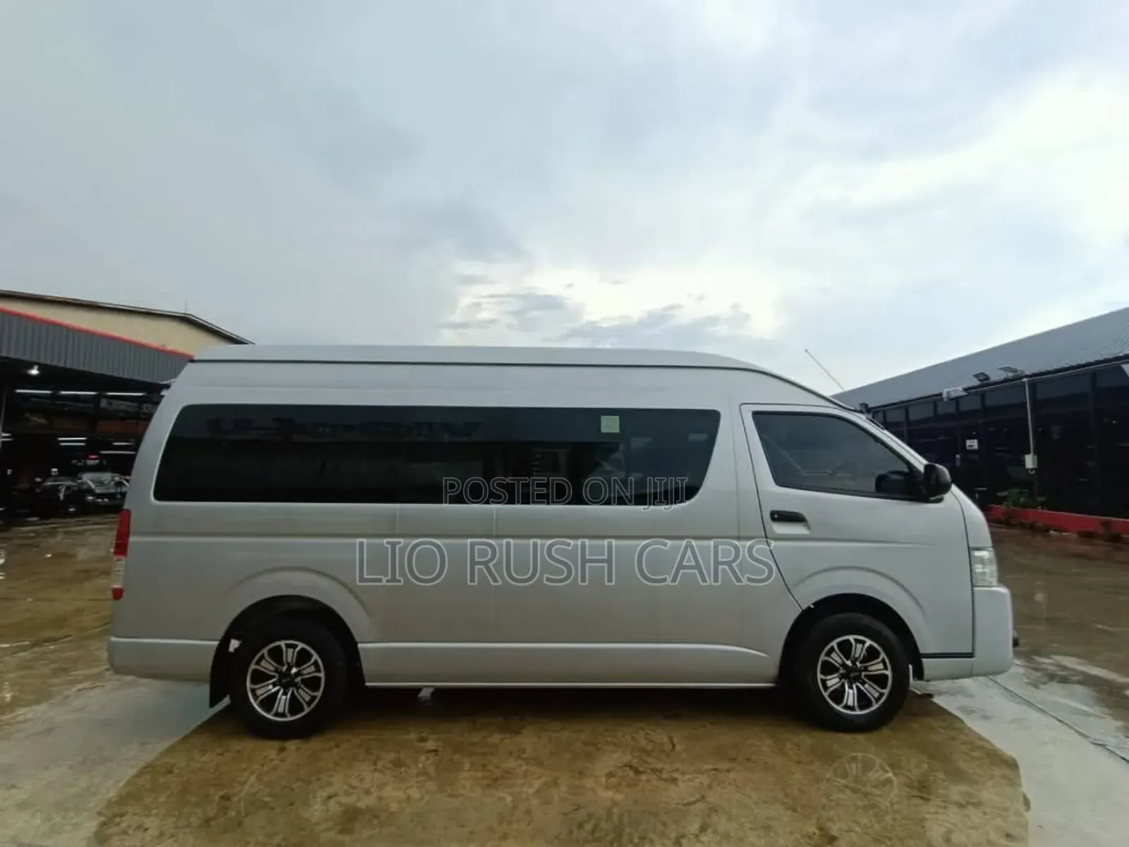 Toyota HiAce 2018 Silver