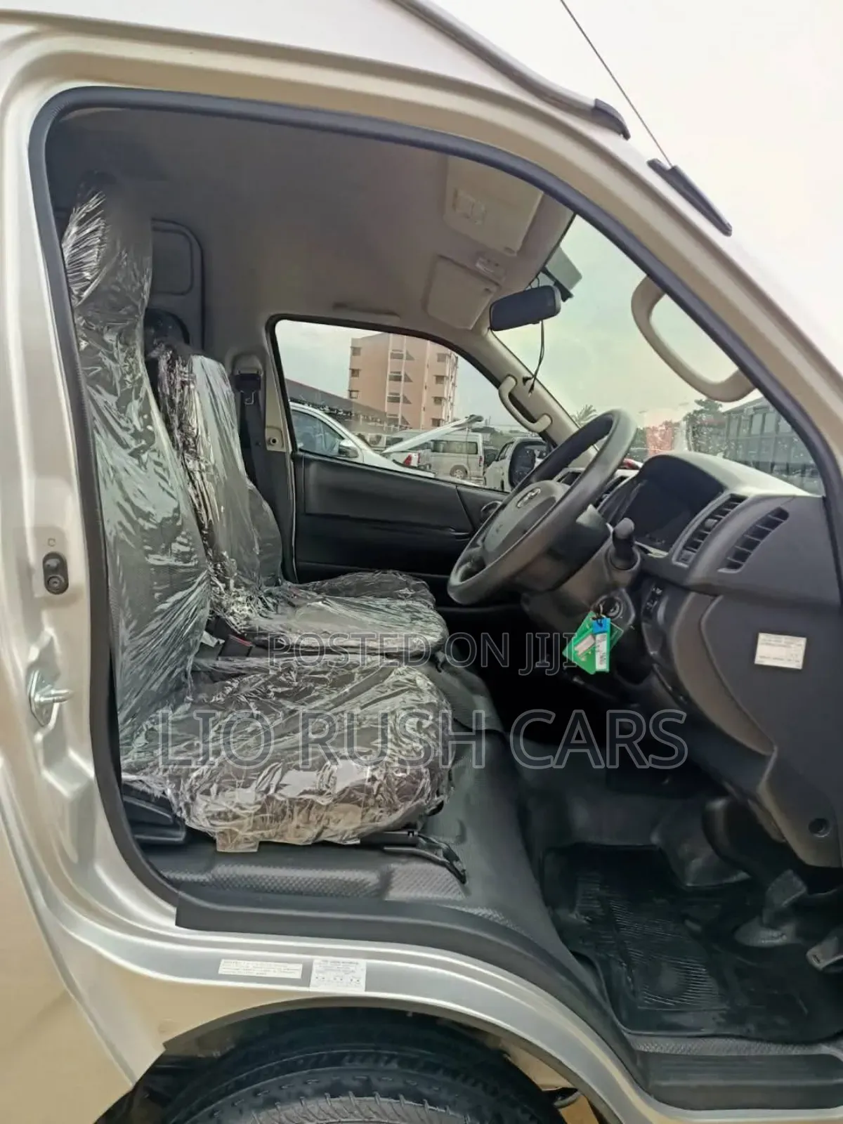 Toyota HiAce 2018 Silver