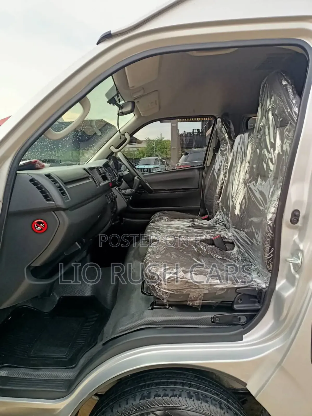 Toyota HiAce 2018 Silver