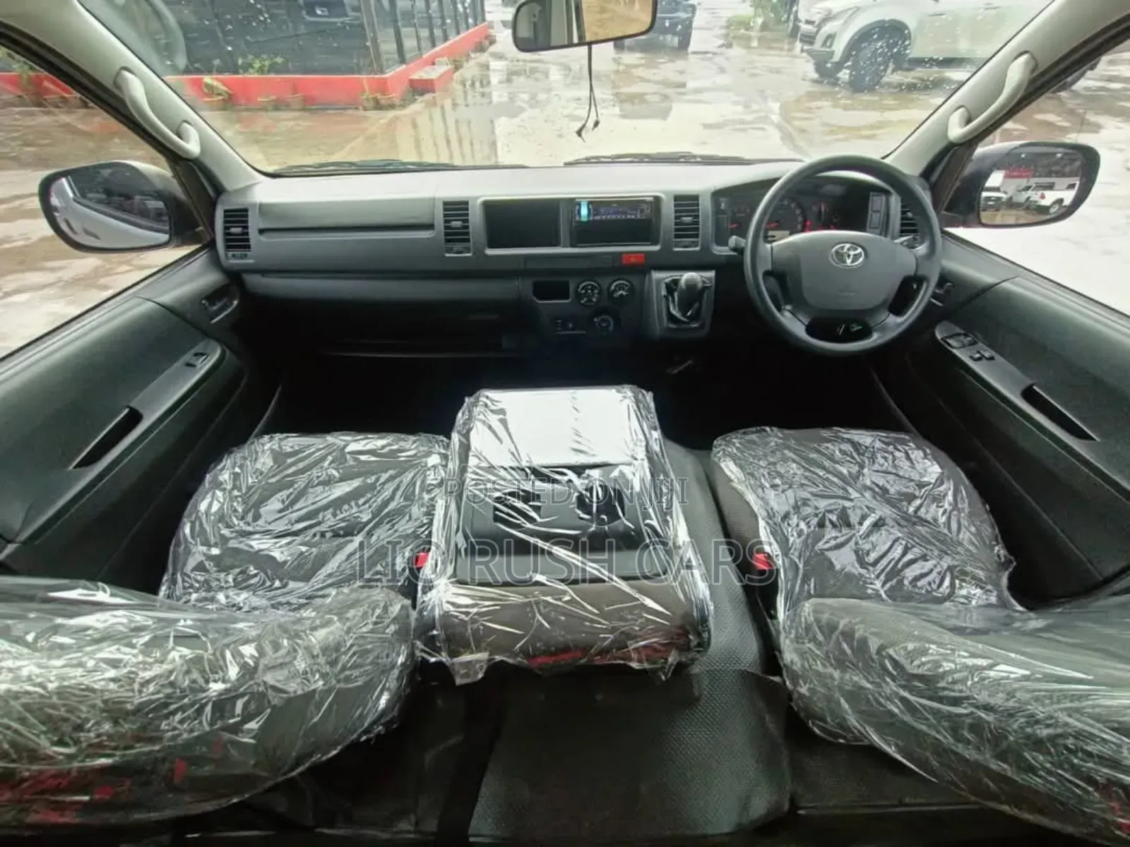 Toyota HiAce 2018 Silver