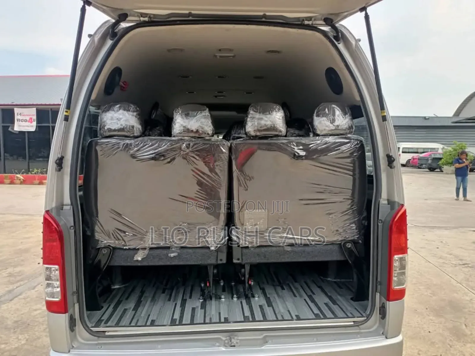Toyota HiAce 2018 Silver