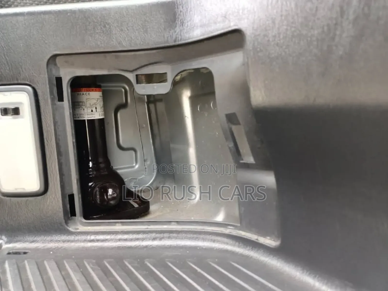 Toyota HiAce 2018 Silver