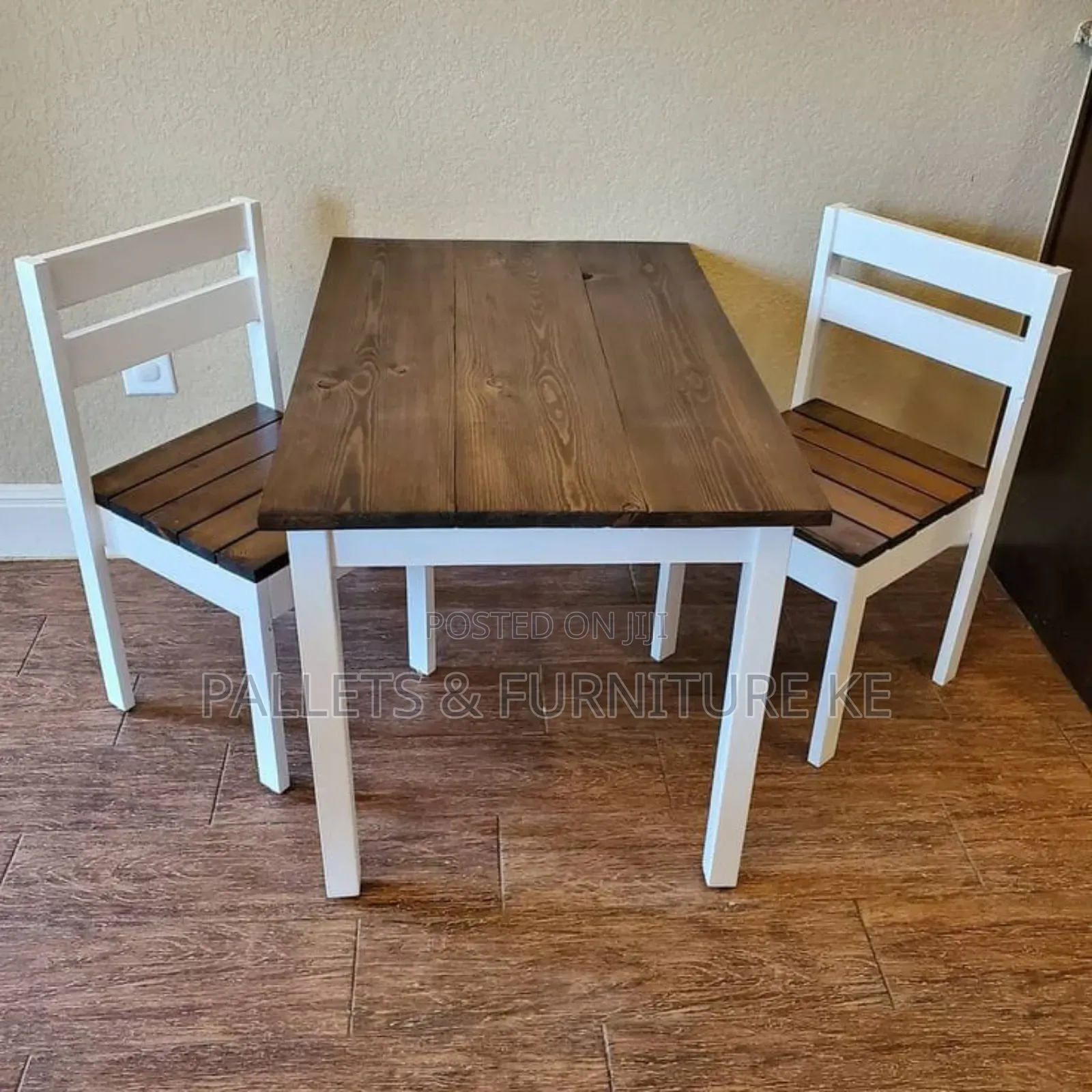 Clara/Kids Table And Chairs