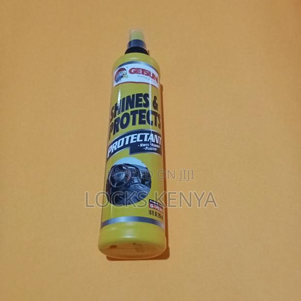 Anti-Fading Dashboard Spray