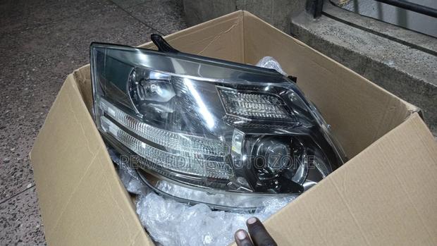 Toyota Alphard 2011 Zenon Type Headlight.