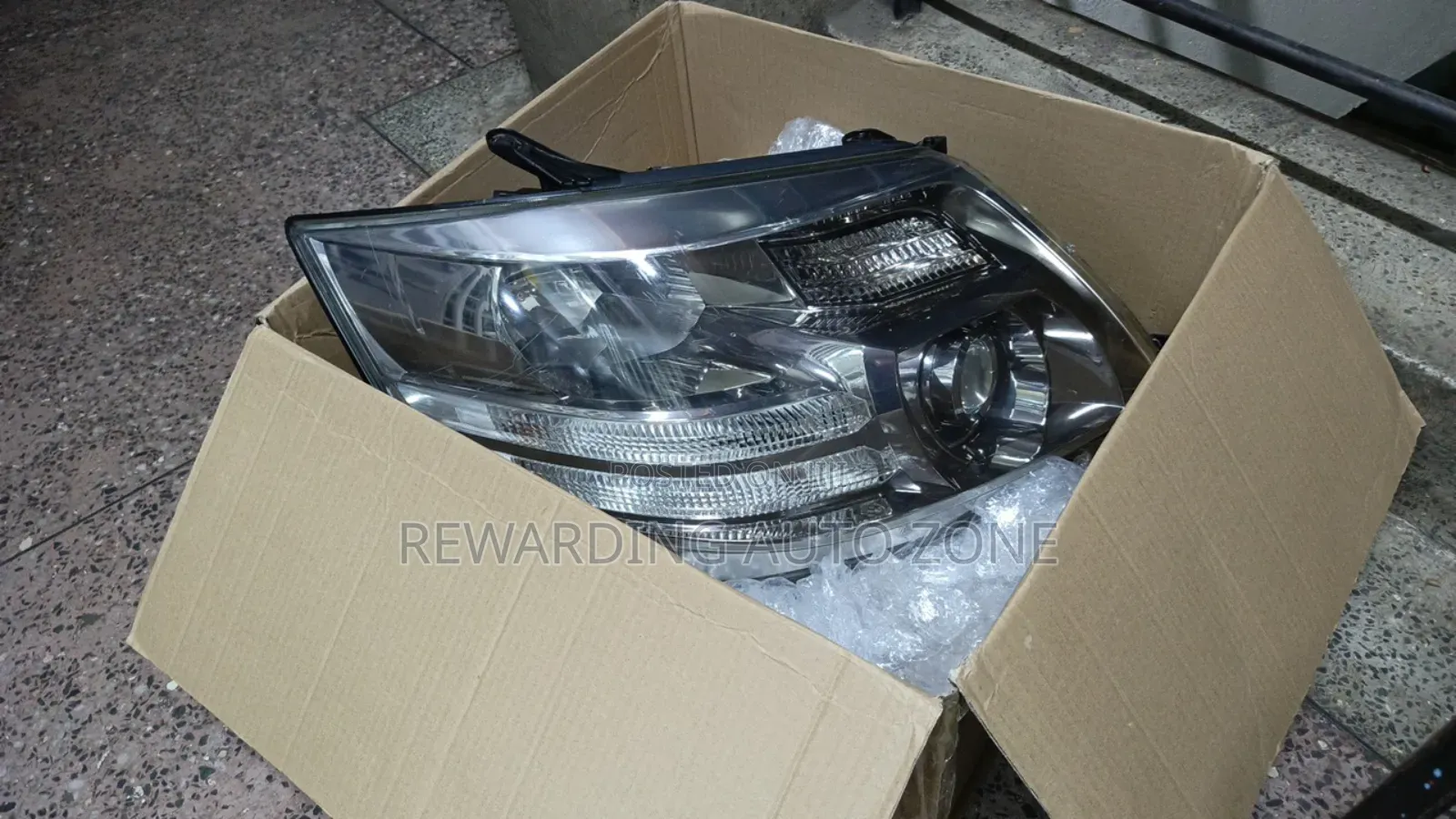 Toyota Alphard 2011 Zenon Type Headlight.