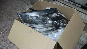Toyota Alphard 2011 Zenon Type Headlight.