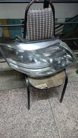 Toyota Alphard 2011 Zenon Type Headlight.