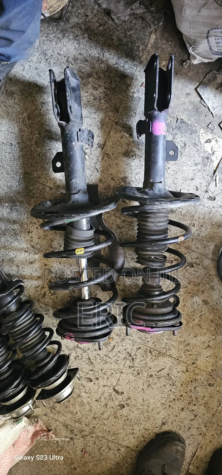 Noah 2012/2008 Front Shocks