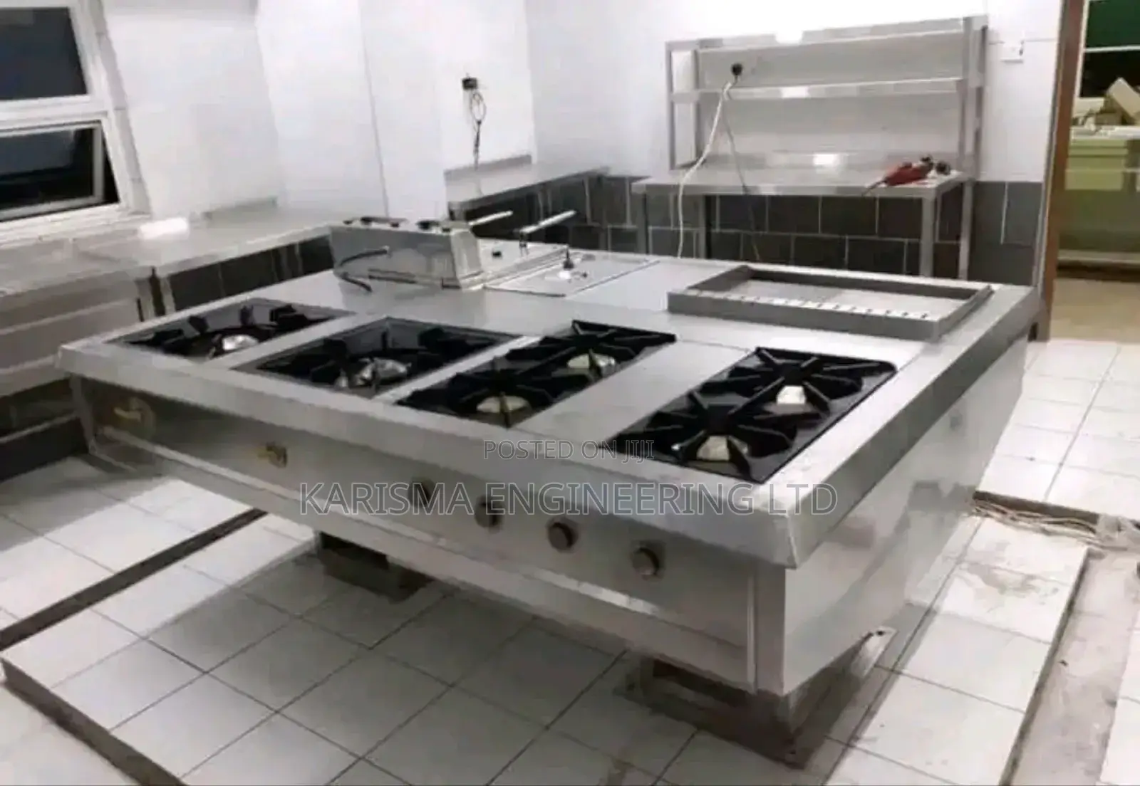 A Stainless Steel Combined 6 Burner With a Griddle