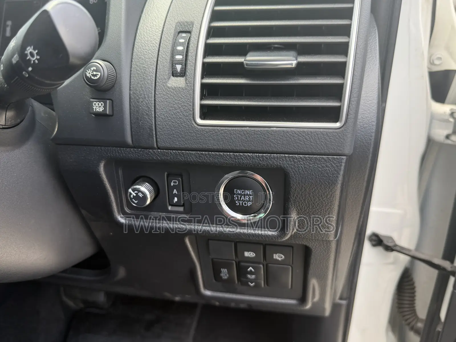 Toyota Land Cruiser Prado 2.8 2019 White