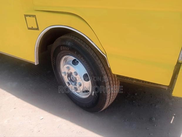 Isuzu NQR 2016 Yellow - thumbnail 3