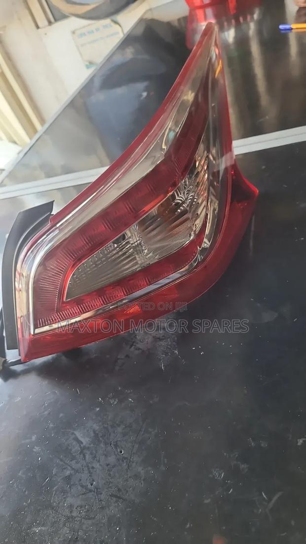 Tailight Nissan Teana